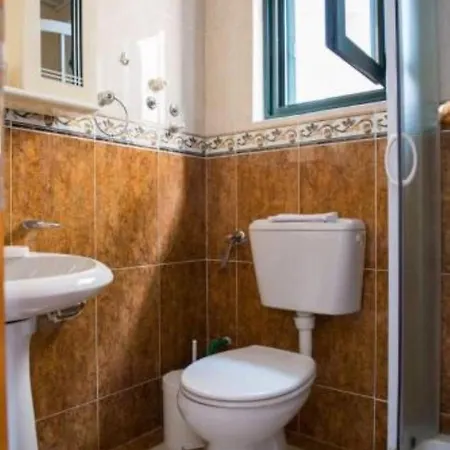 Lutovac Apartament *